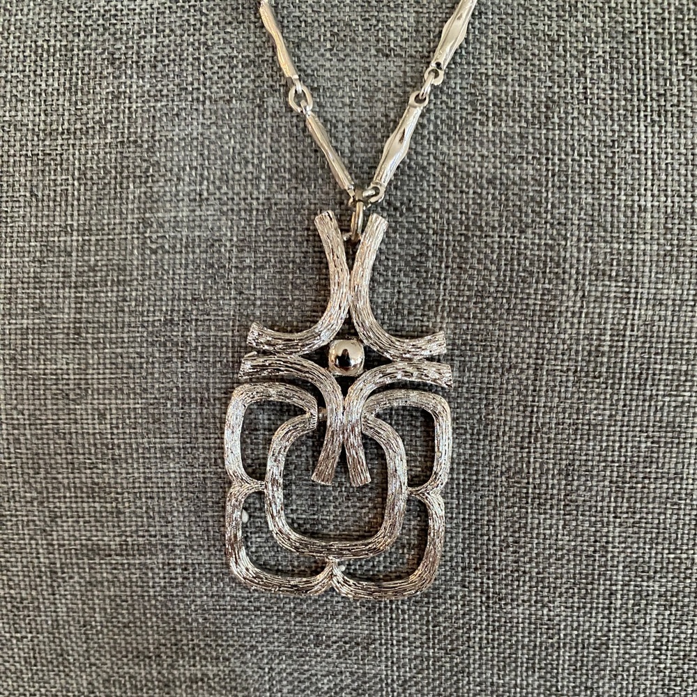 Avon silver pendant. Excellent condition with articulated pendant.